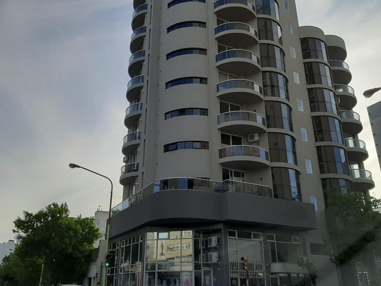 Semipiso PREMIUM a estrenar a la venta de 3 dormitorios y 3baños, con cochera cubierta, en 19 de Mayo y Zelarrayan.