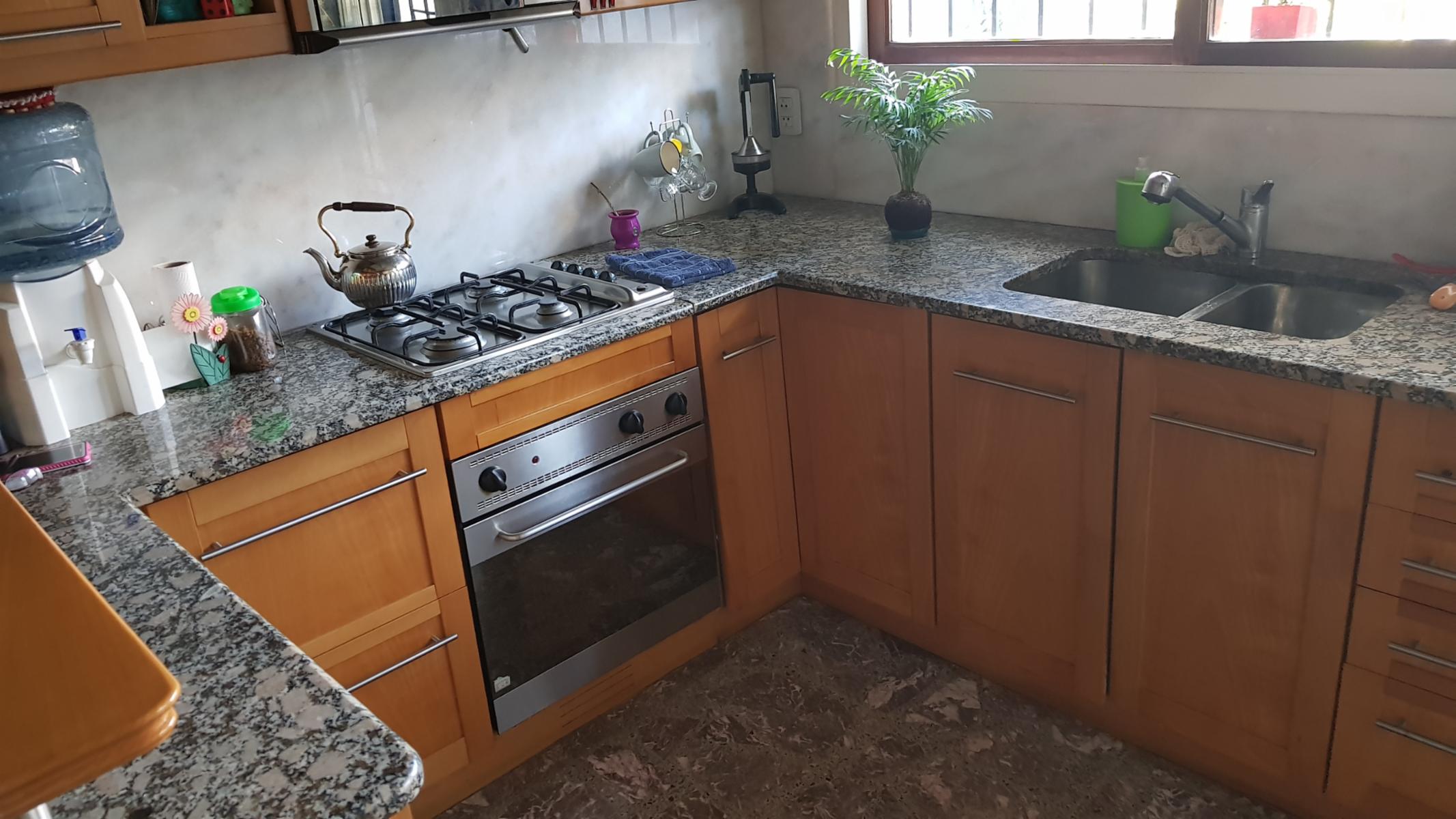 Comodoro Rivadavia al 600 · Almirante Brown — foto 4
