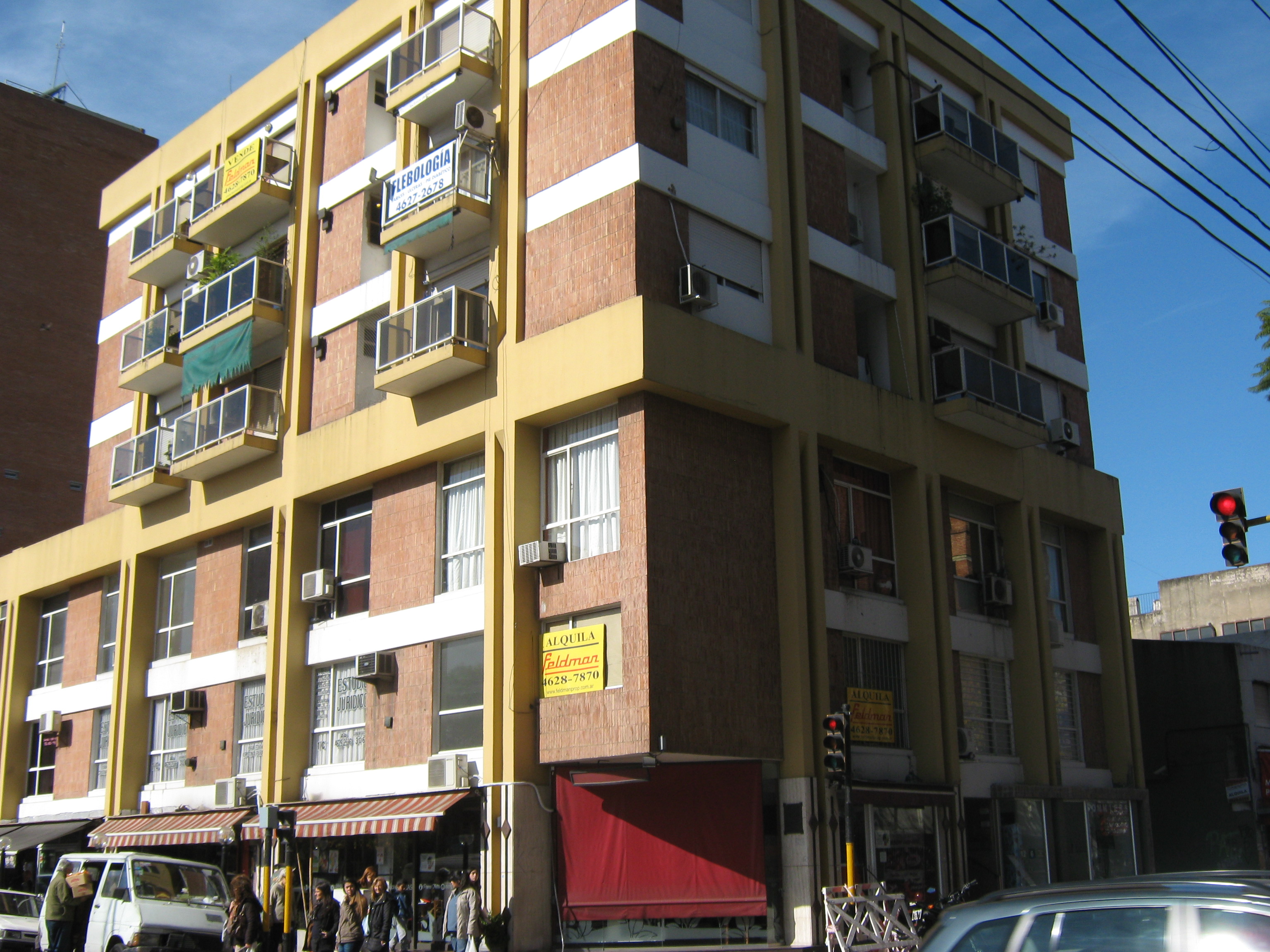 MONOAMBIENTE GRANDE  CON DIVISIONES APTO PORFESIONAL CON COCHERA
