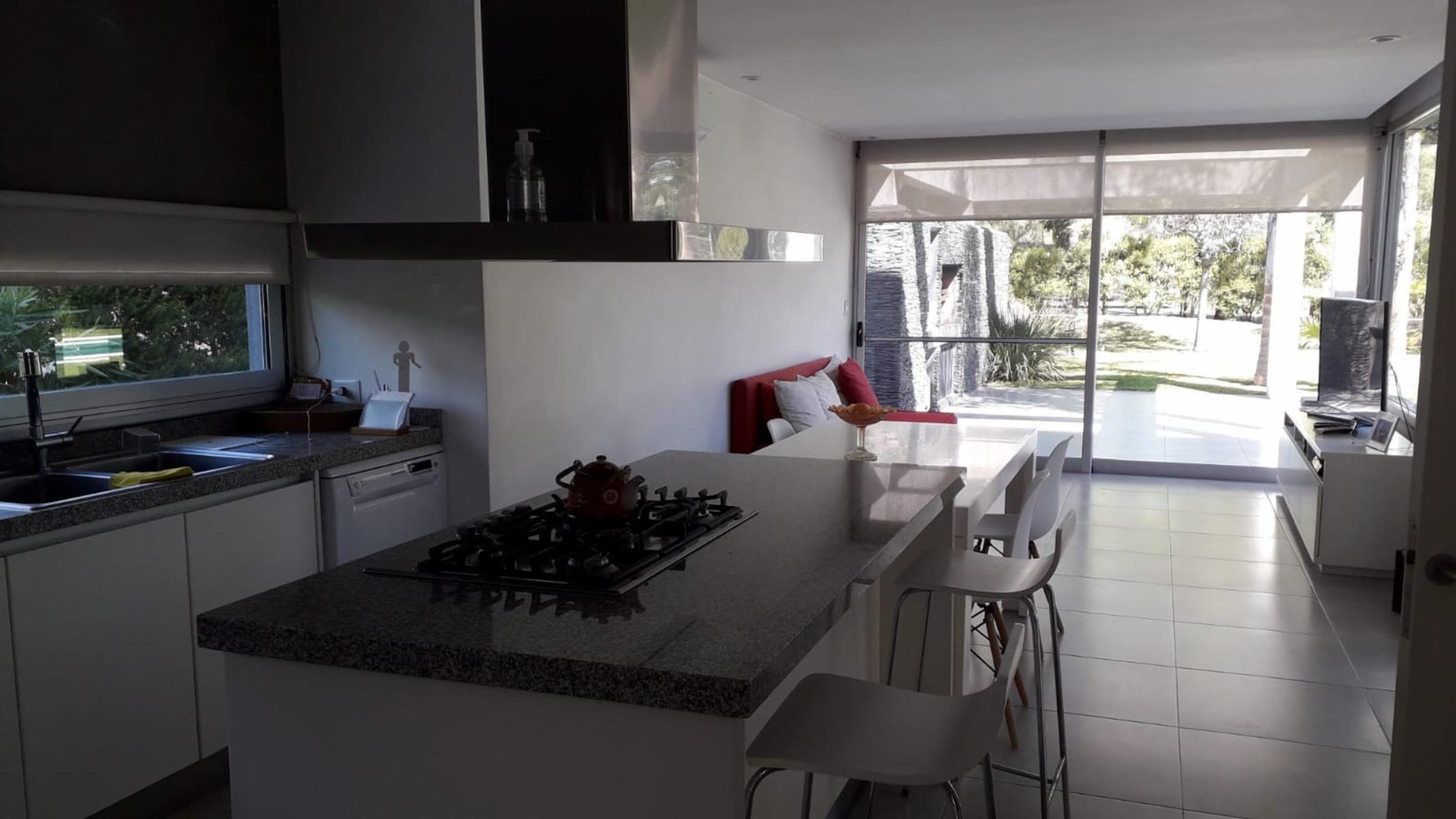 Excelente Propiedad en NOrdelta, en el Barrio  &ampampquotEl Encuentro&quot en Venta o ALquiler.