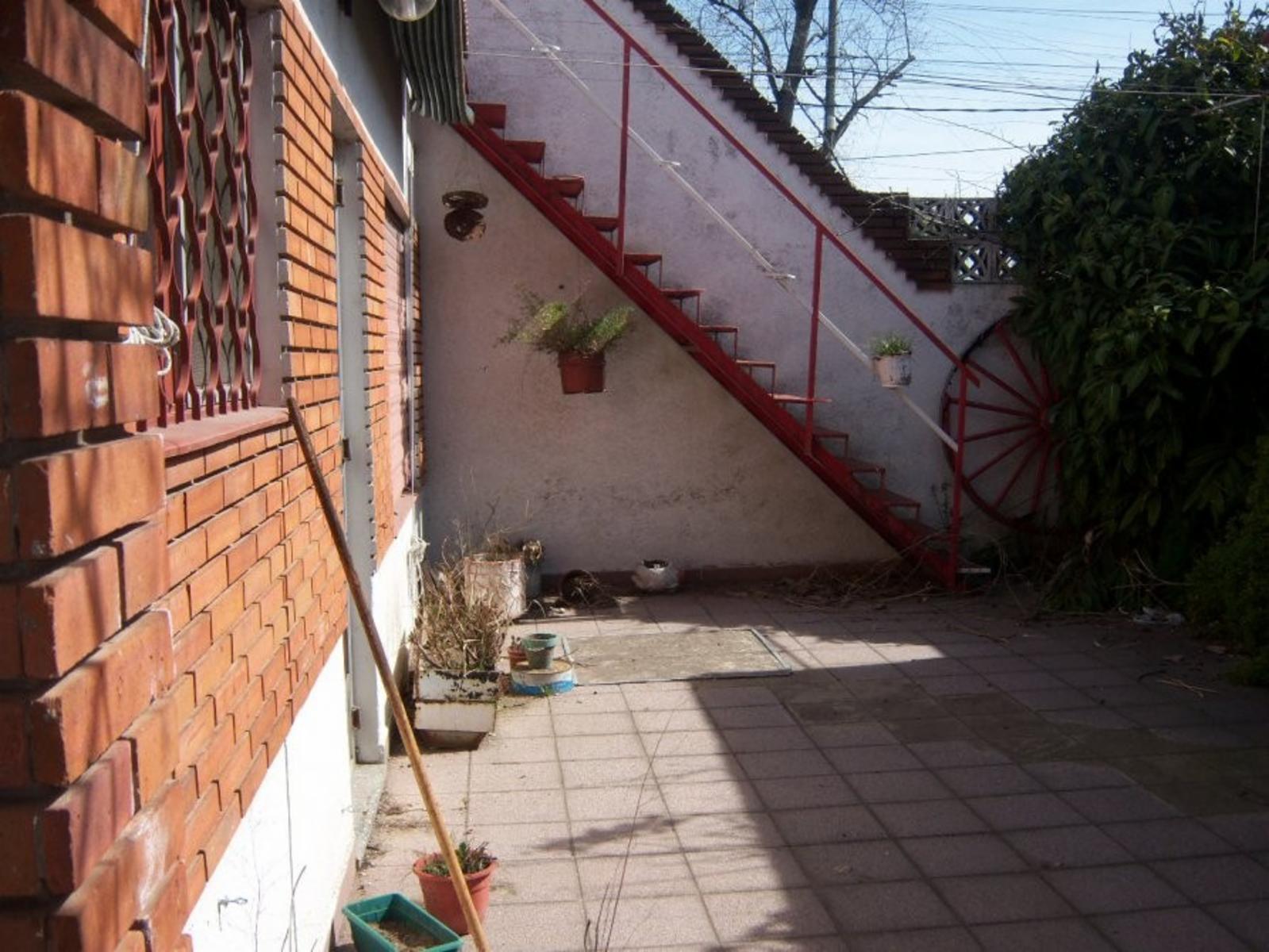 CAPITAN SARMIENTO 1283 · Lomas De Zamora — foto 3