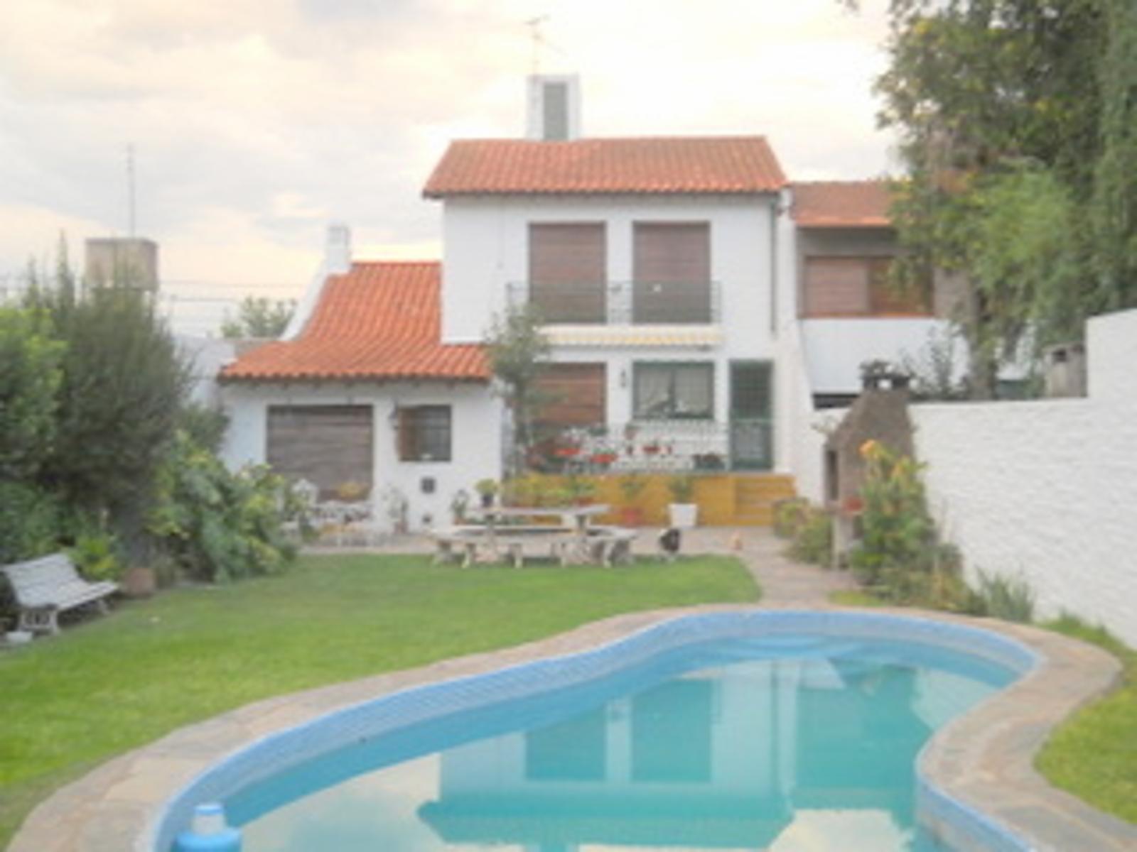 Castelar Nte Pque Sayago 6 Ambientes Gge. Pileta Parque