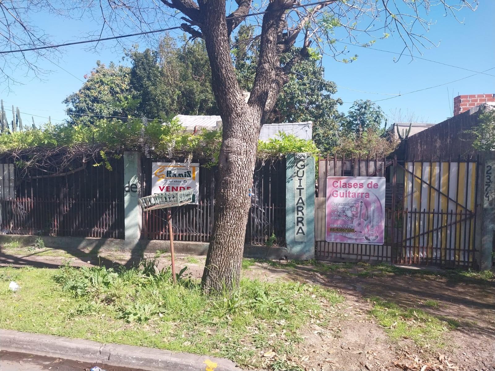Lote con dos viviendas a refaccionar o demoler - Villa Alberdi, Ituzaingó