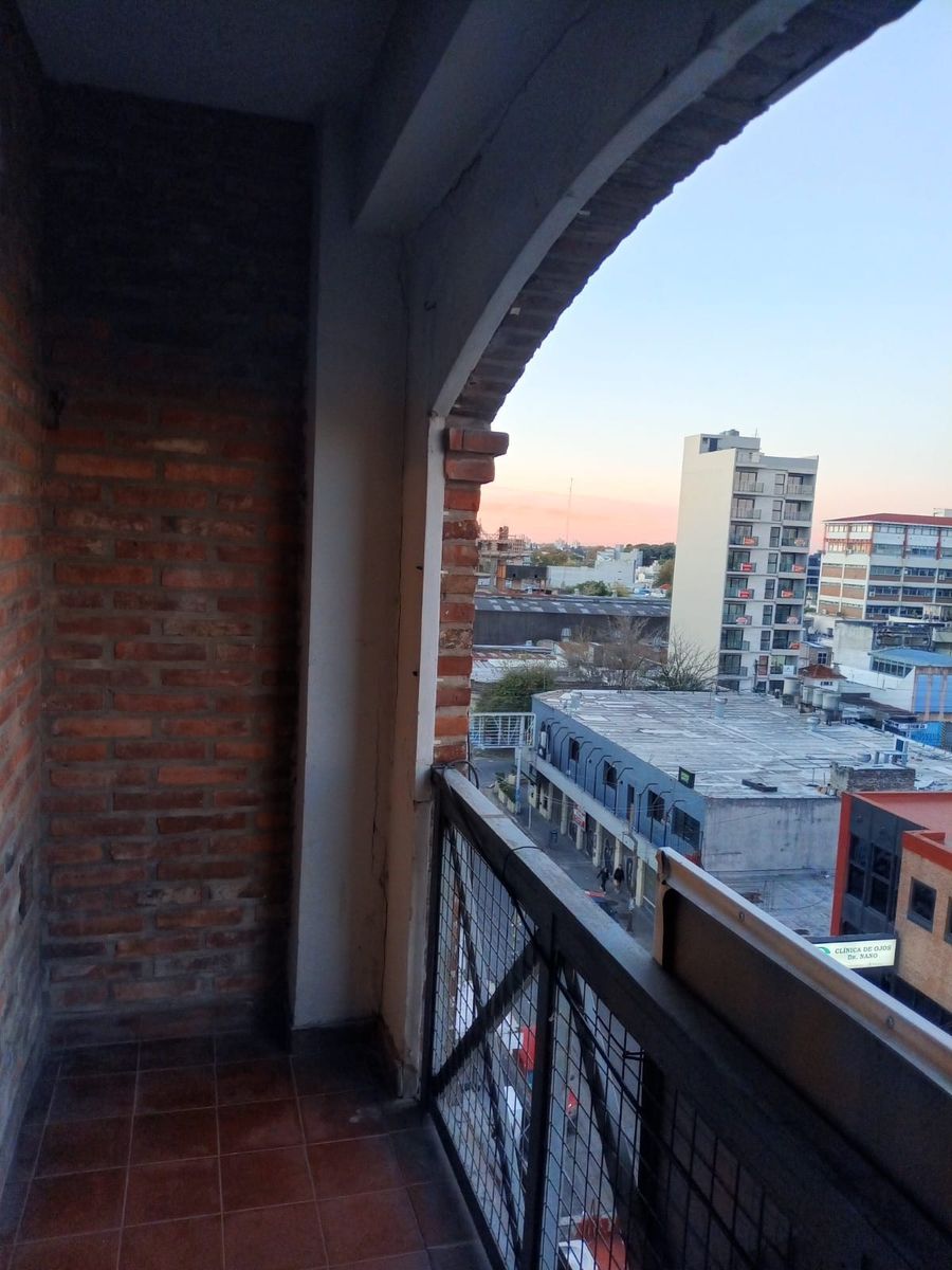 DEPARTAMENTO DE 2 AMBIENTES CON BALCON EN VENTA - MORON NORTE