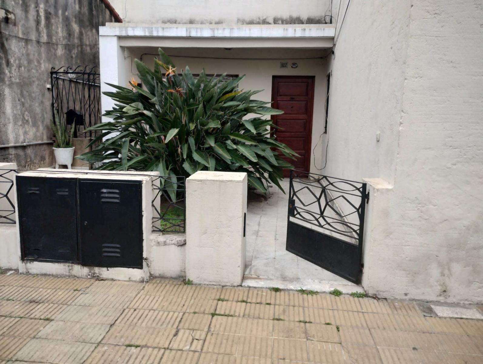 VENTA CASA MULTIFAMILIAR EN DOS PLANTAS.