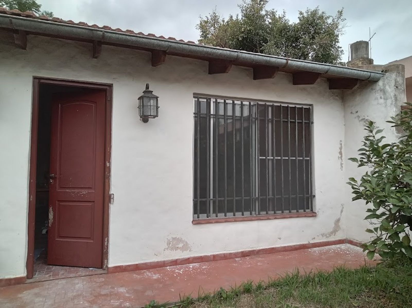 Leones 1472 · Morón — foto 4