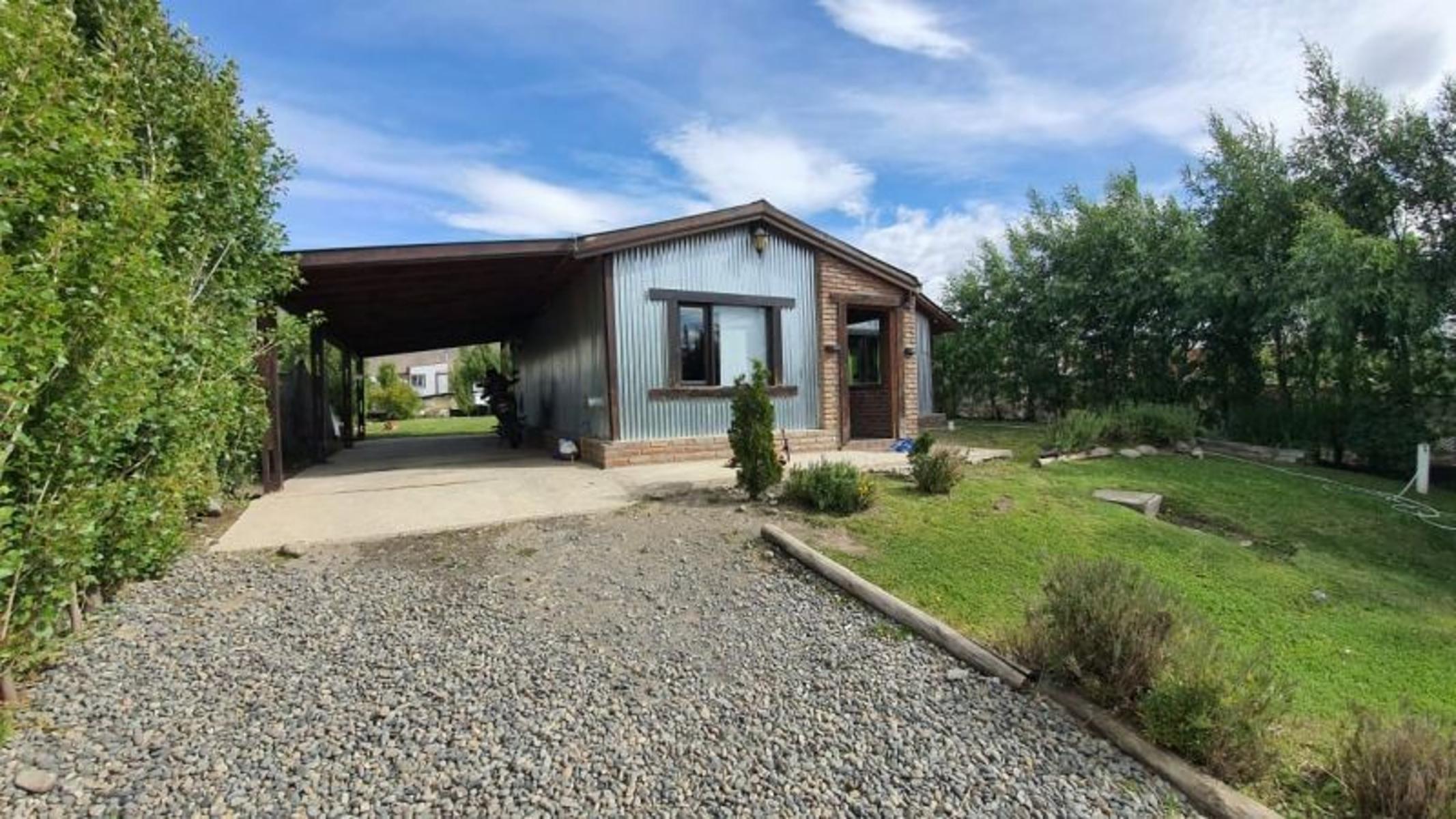 Excelente vivienda totalmente parquizada
