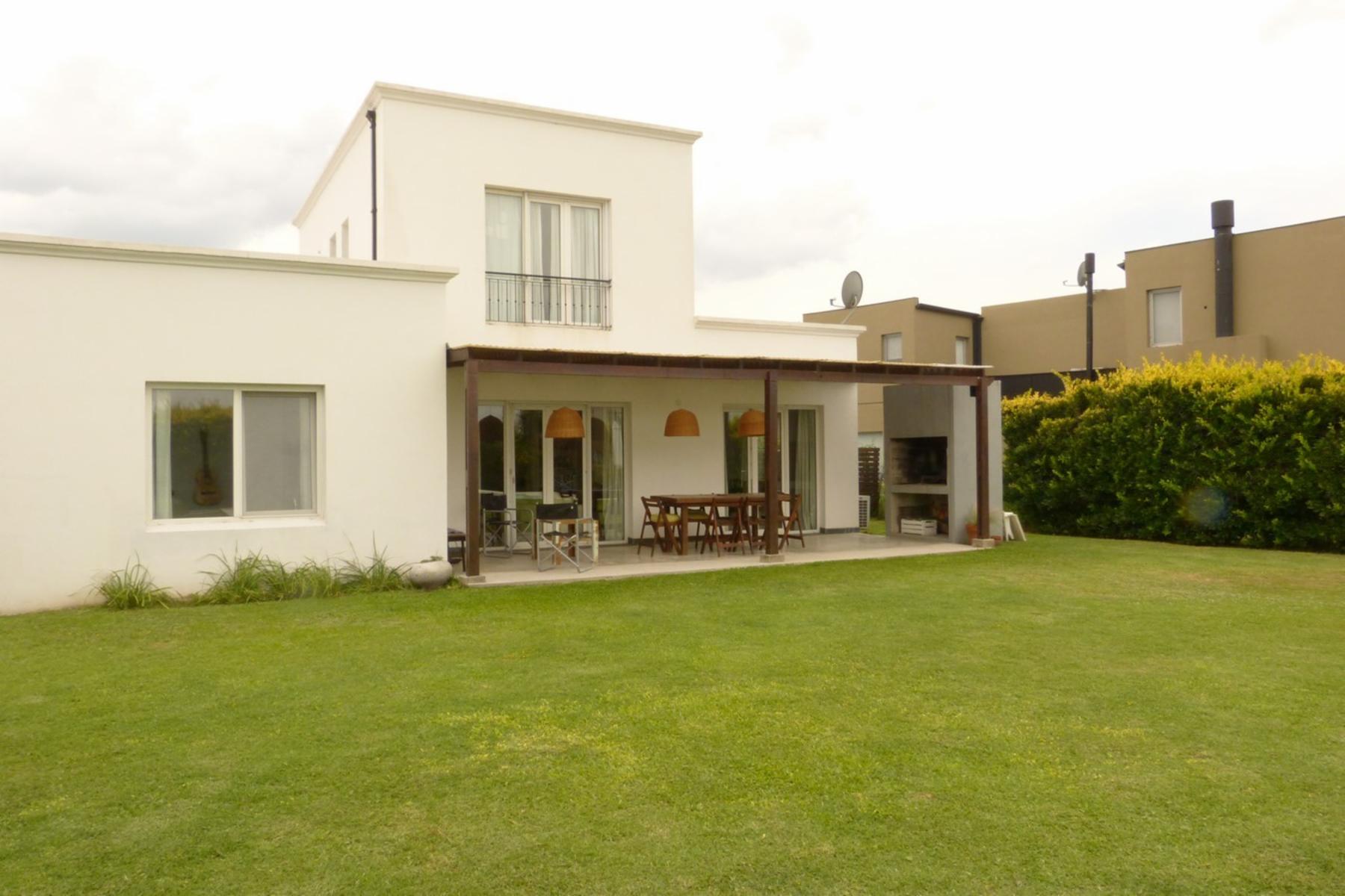 Casa de 5 ambientes - Piscina - Barrio Islas, El Cantón, Escobar