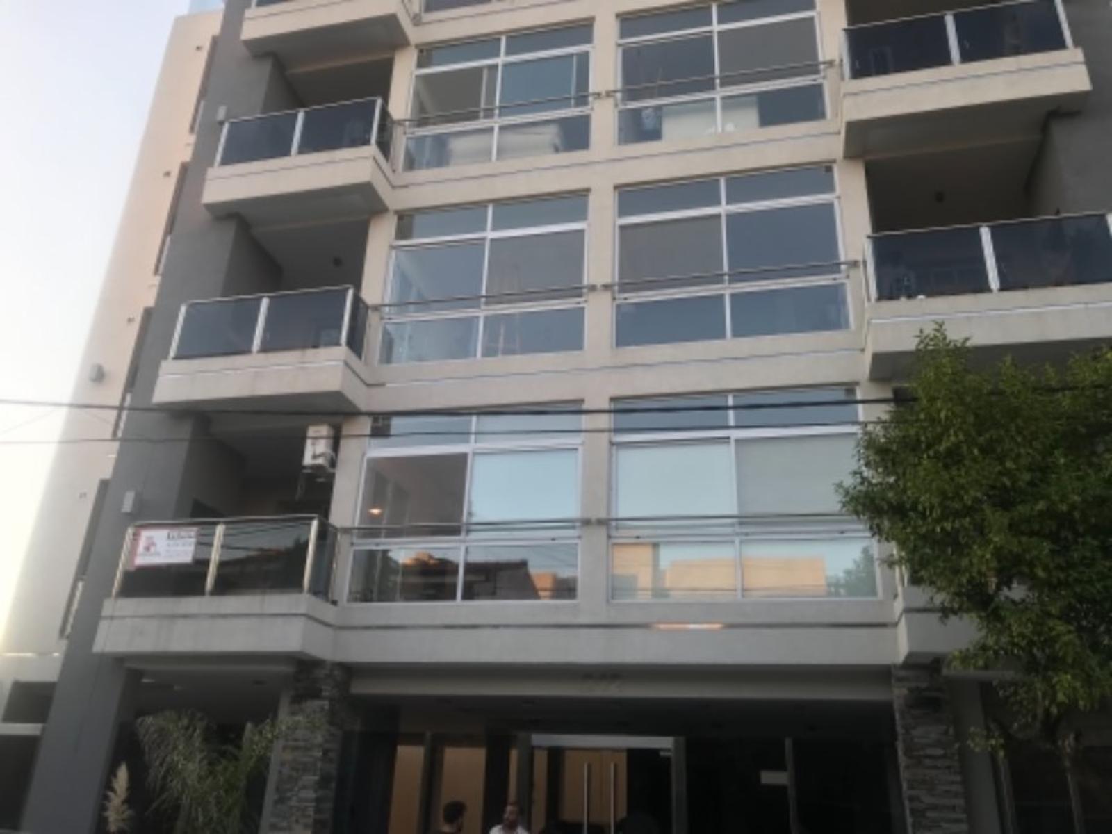 Departamento 2 amb. al frente con parrilla Quilmes residencial