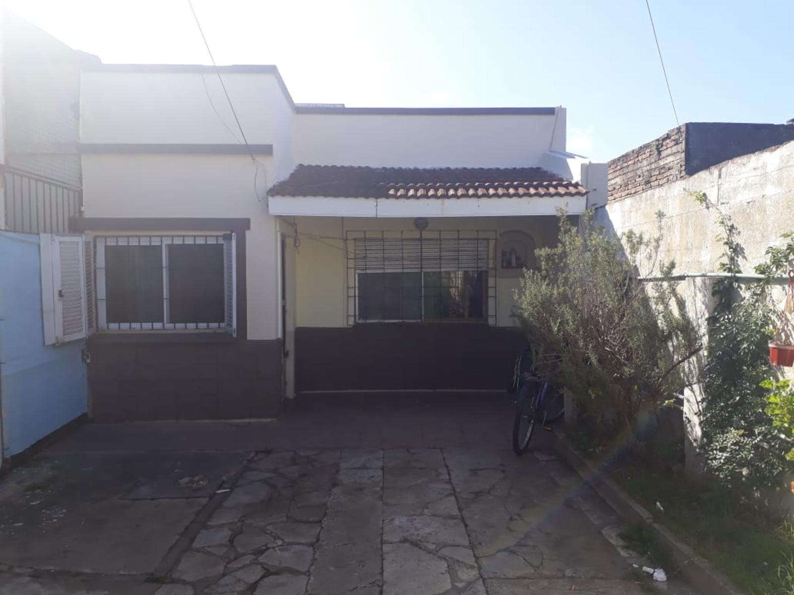 MERCEDES ALVAREZ 1800 · Morón — foto 3