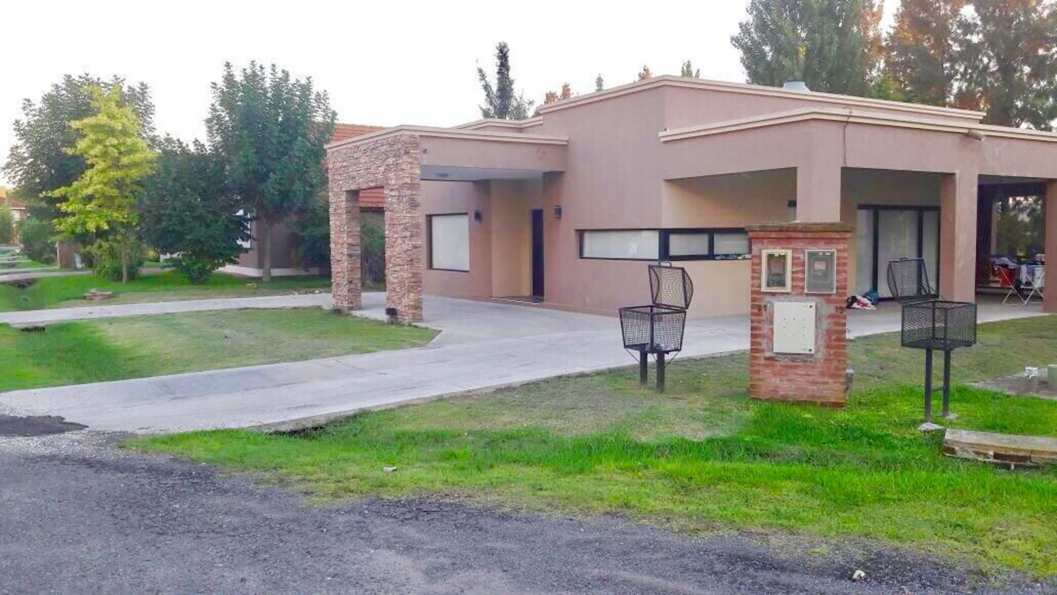 Muy linda casa en Barrio Privado Malibu - APTA A CRÉDITO / SE ACEPTAN PERMUTAS!!