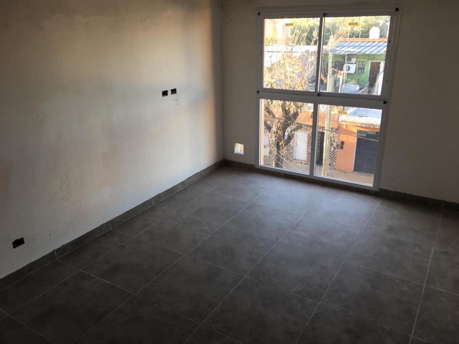 ZAPIOLA 1700 · Morón — foto 4