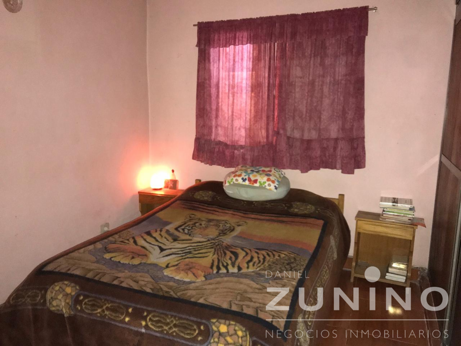 Casa con departamento y comercio en venta