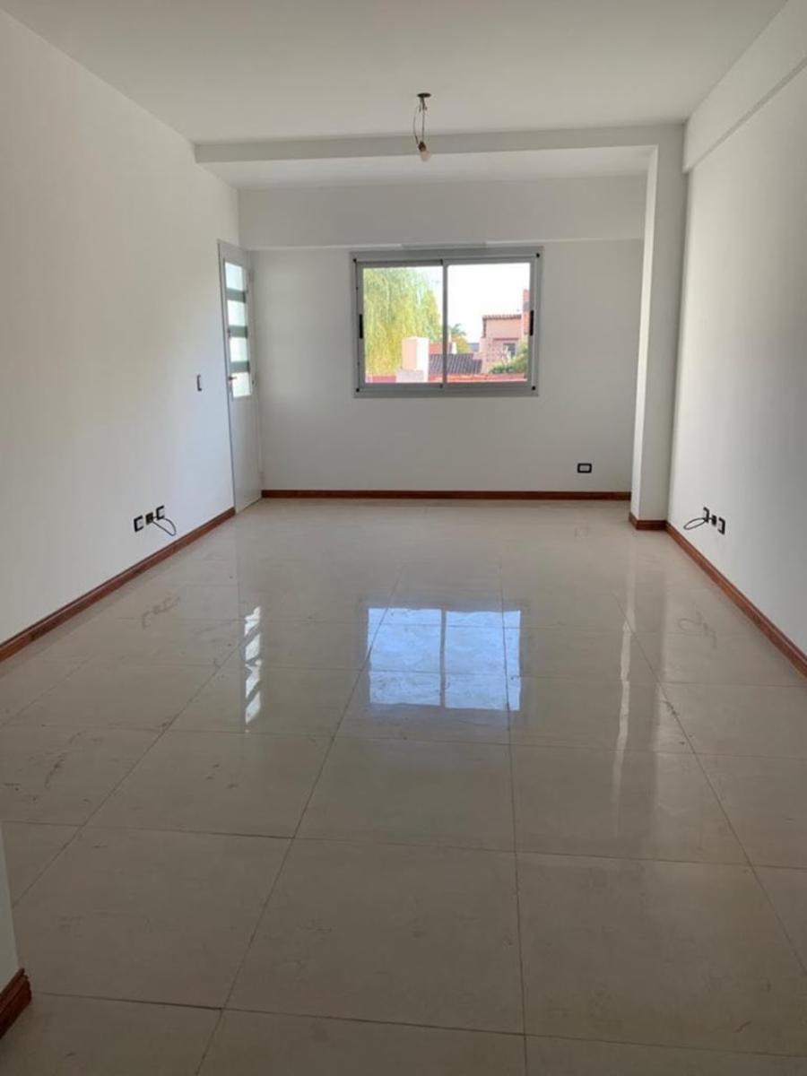deptos de 3 ambientes 1 y 2 piso al contra frente a estrenar