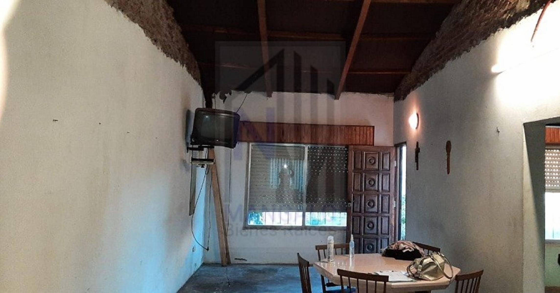 CASA 2 AMBIENTES CON TERRENO BERAZATEGUI
