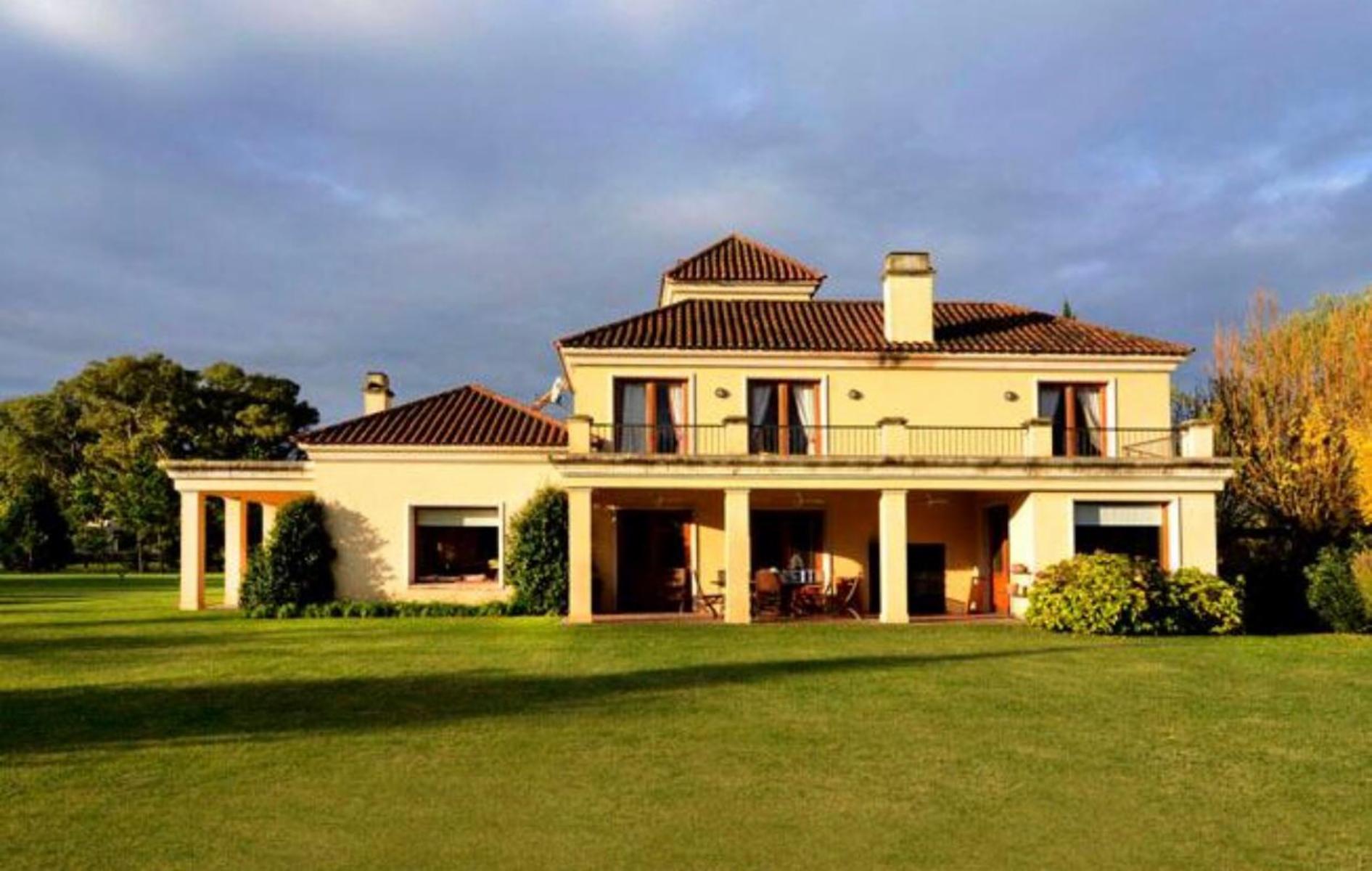 Excelente casa de 580m² en el Argentino Farm Club de Lujan