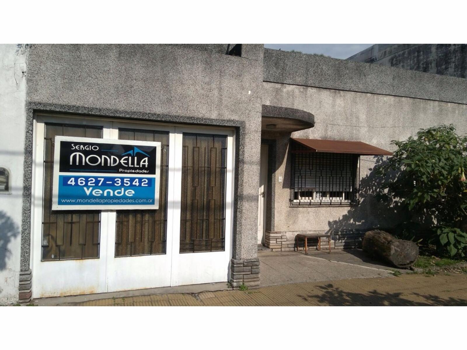Casa Americana en Venta 4 Ambientes con fondo.