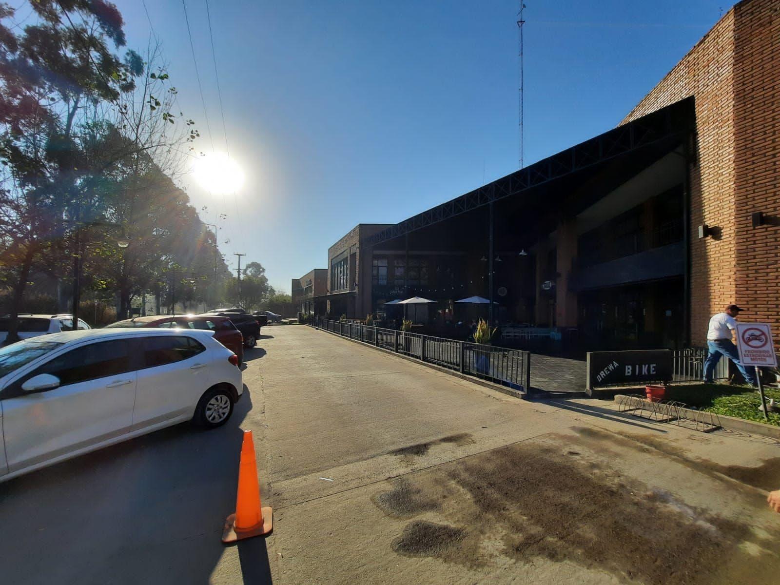 EN VENTA LOCAL COMERCIAL EN CENTRO COMERCIAL QUARA
