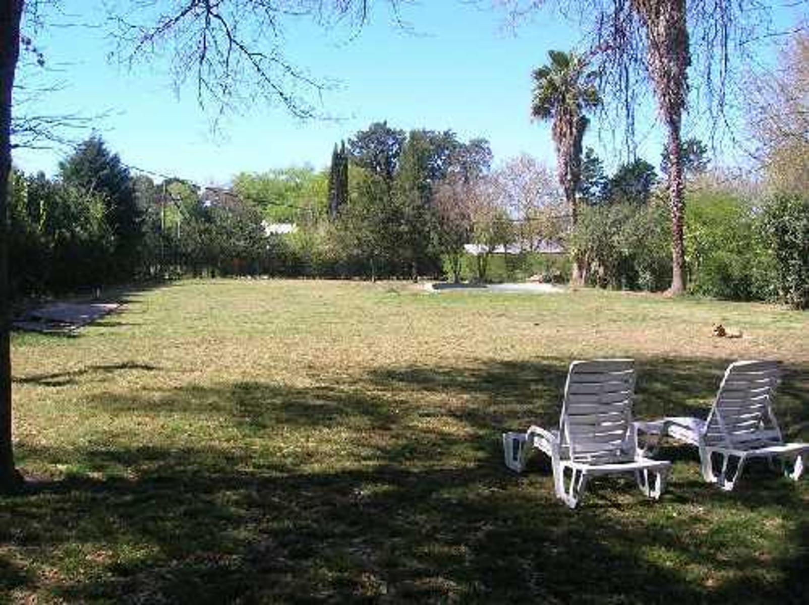 SE VENDE IMPORTANTE TERRENO EN DEL VISO DE 4500 M2 APTO EMPRENDIMIENTO.