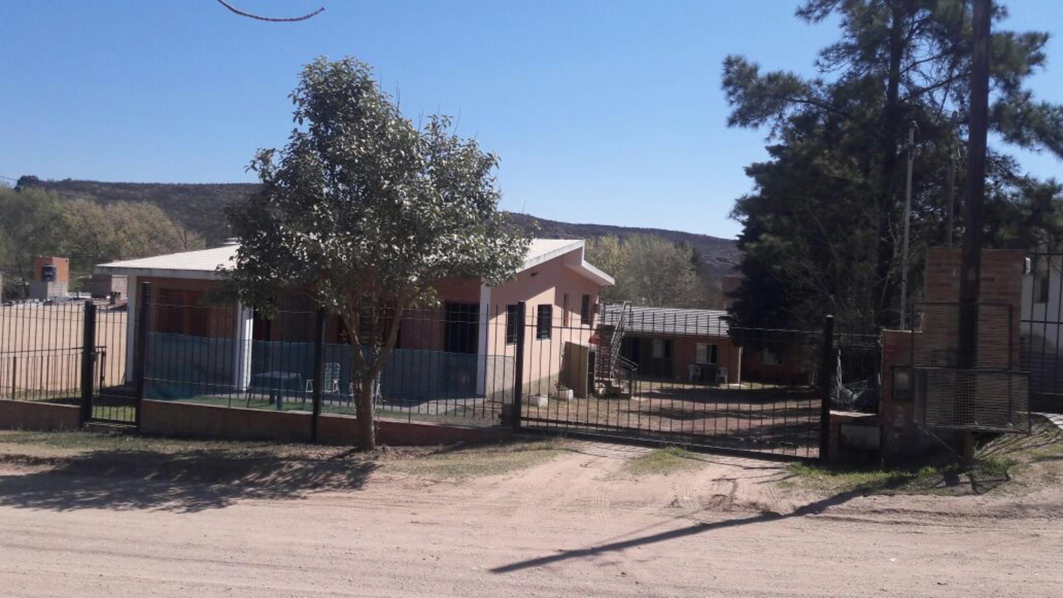 OPORTUNIDAD VENTA DE 3 CASAS MÁS UN DEPARTAMENTO CON PATIO - PILETA - COCHERA. DOS VIVIENDAS EN VENTA
