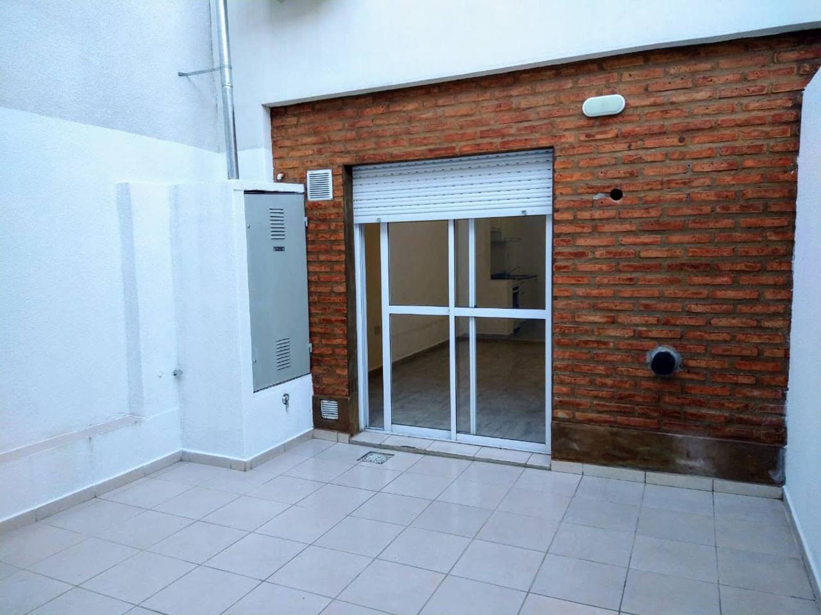 VENTA  SAN LORENZO 3729  PLANTA BAJA  MONOAMBIENTES CON PLACAR Y PATIO GAS NATURAL
