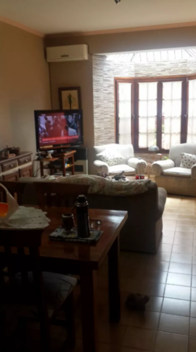 Abel Costa 350 · Morón — foto 3
