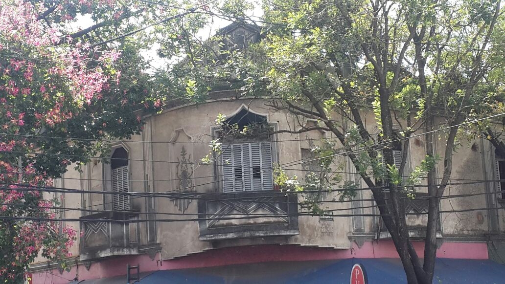 ESQUINA - PLANTA ALTA - EN ZONA CÉNTRICA IDEAL - USO PROFESIONAL