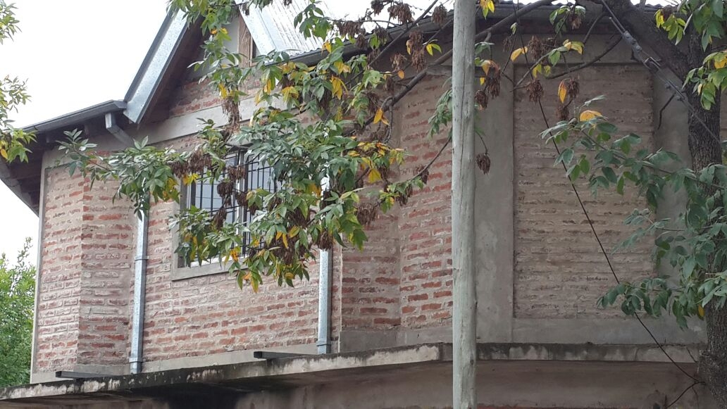 Dos monoambientes de 33m² sobre Av. D’Onofrio en Los Aromos. 