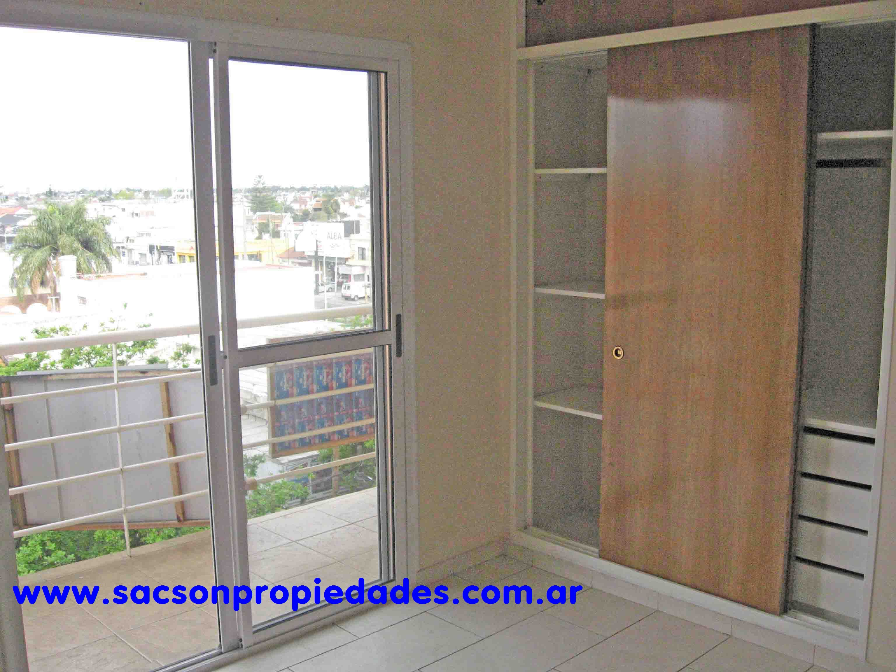 25 de Mayo al 1000 · Morón — foto 6