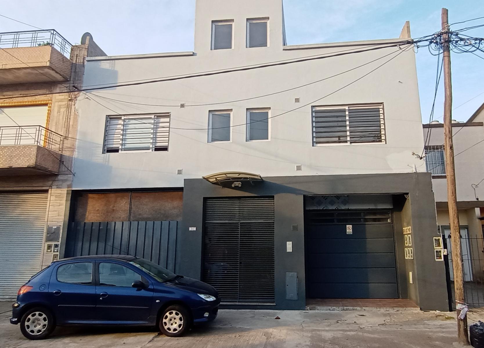 Departamento de dos ambientes amplios en San Justo.