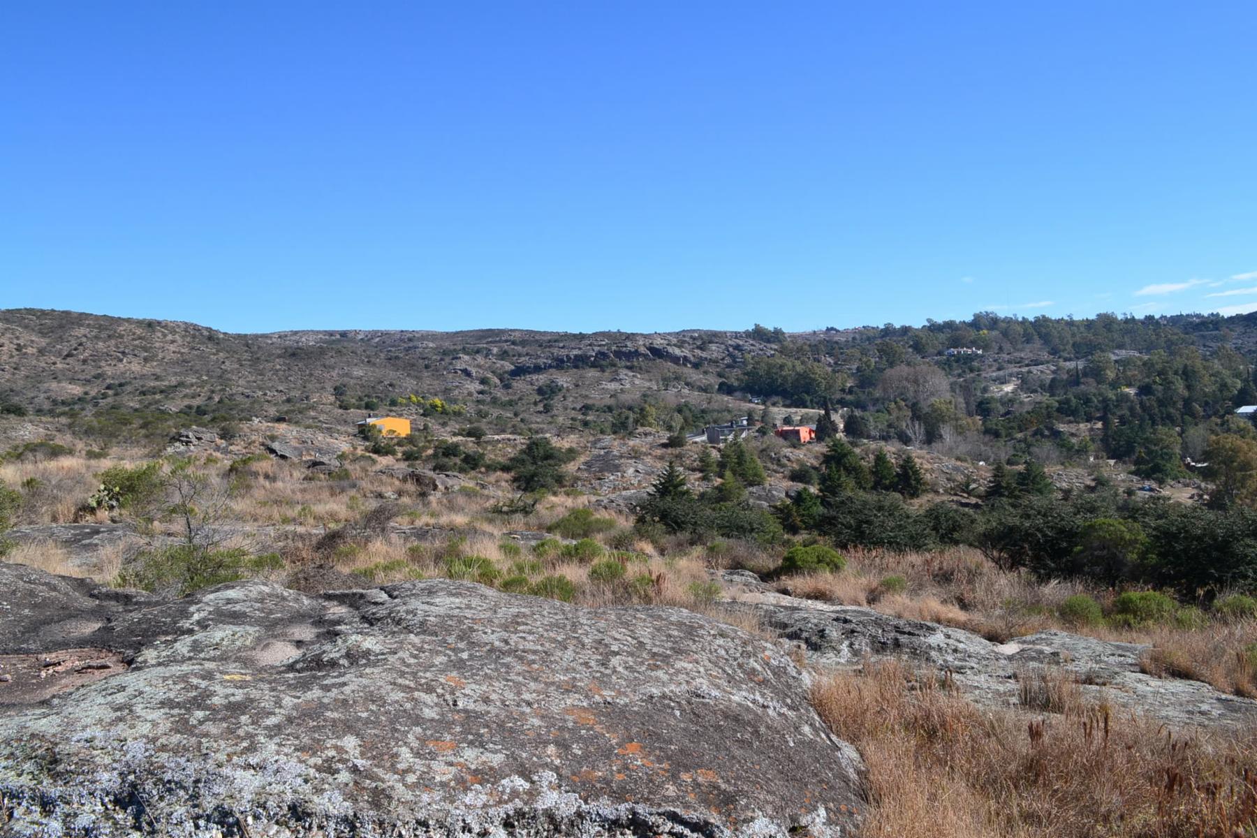 LAS PIRKAS , TANTI INGRESO POR RUTA 28 · Punilla — foto 3