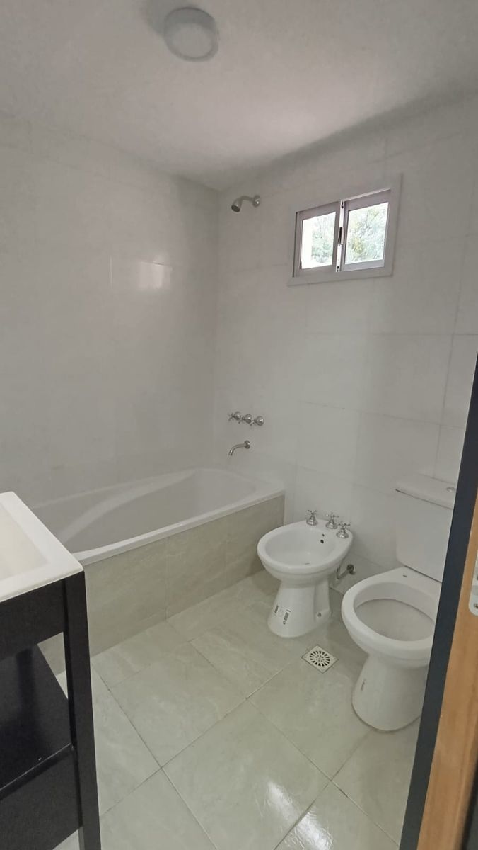 CARLOS CASARES 2543 CASTELAR · Morón — foto 7