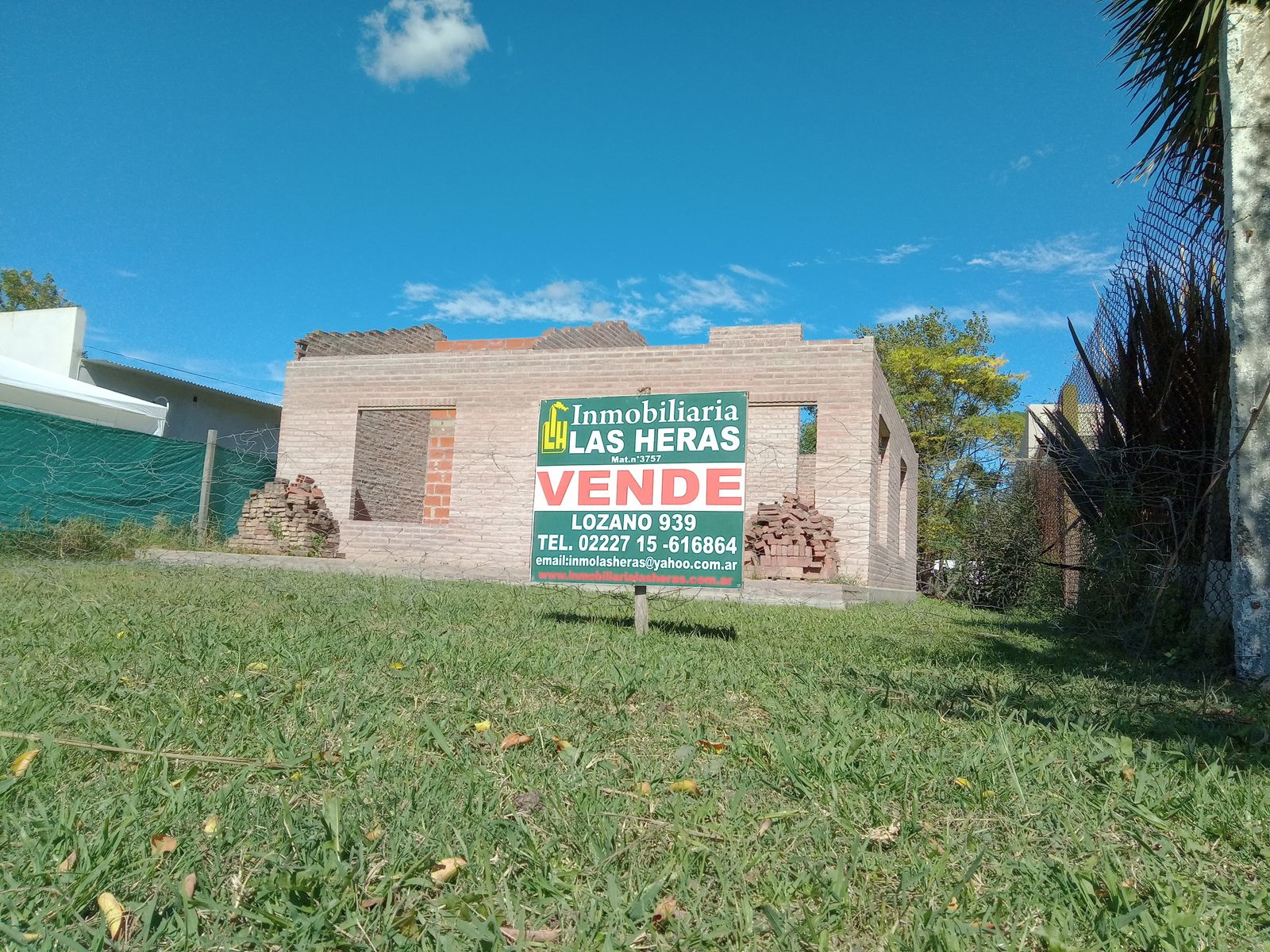 Vivienda a terminar con gran potencial sobre Roque Sáenz Peña 250