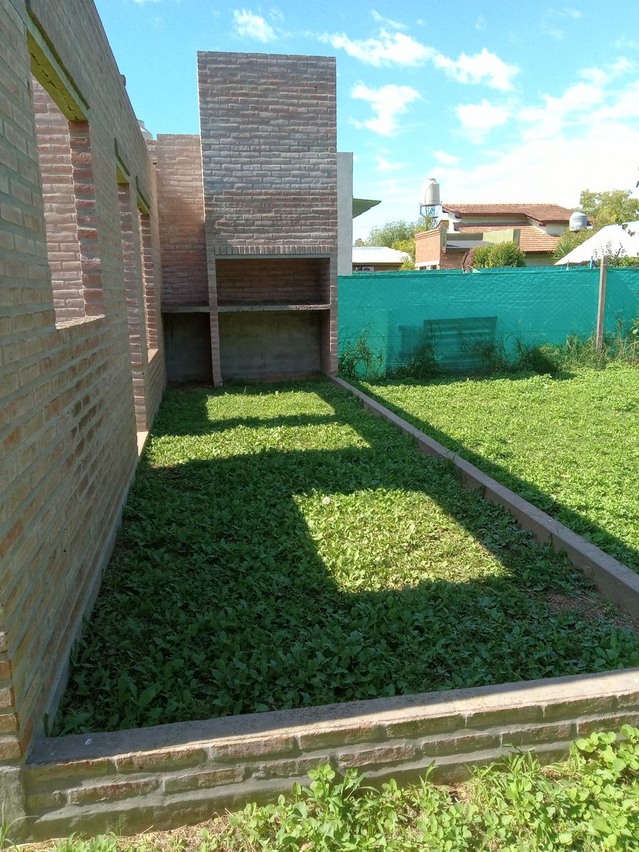 Roque Sáenz Peña 250 · General Las Heras — foto 9
