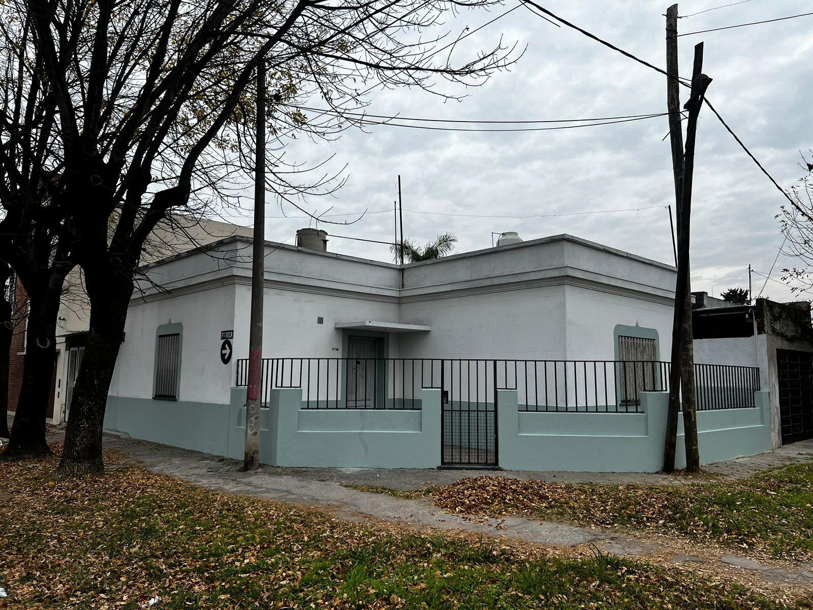 Presidente Roca esq. Riachuelo (altura 5700)