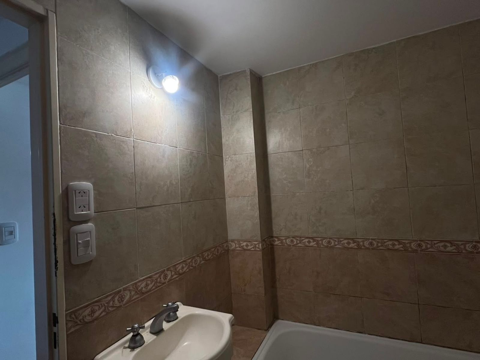 lisandro de la torre 165 · Liniers — foto 14
