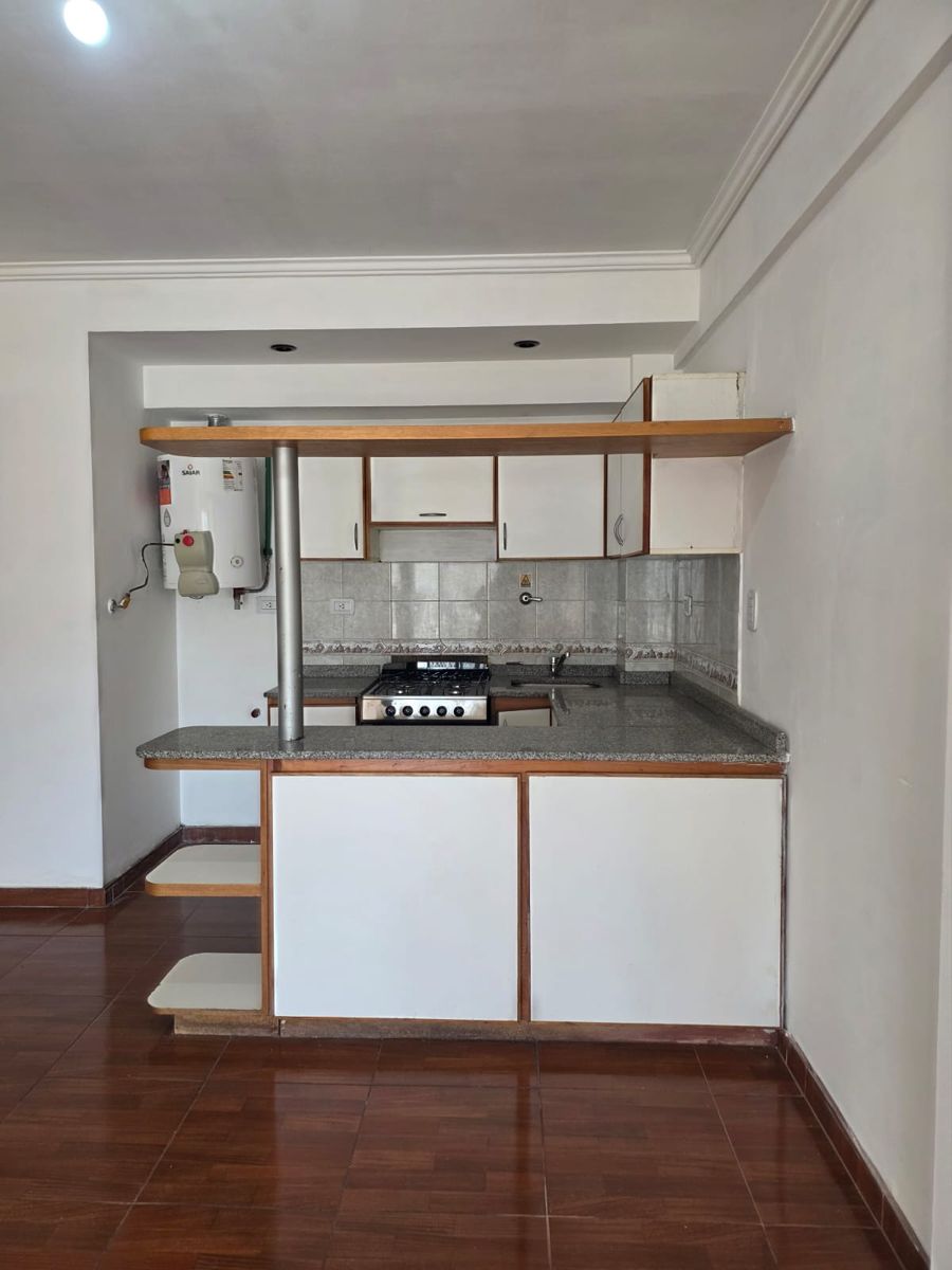 lisandro de la torre 165 · Liniers — foto 24