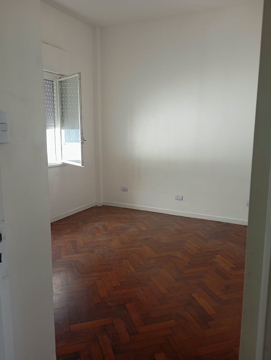 EXCELENTE DEPARTAMENTO DE 3 AMBIENTES AMPLIOS AMBIENTES CON GRAN ILUMINACION -
