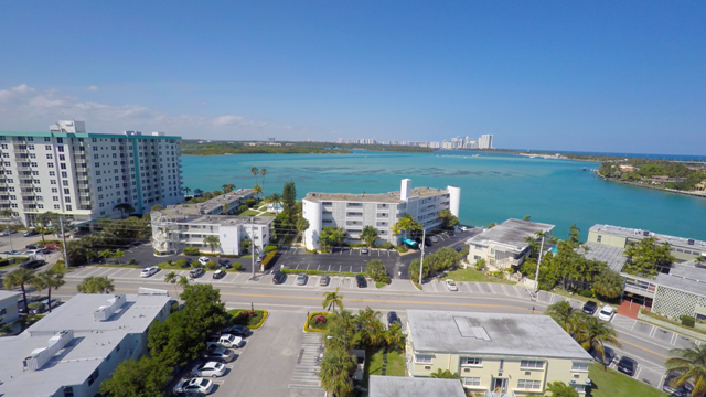 1133 102nd Street Bay Harbor Islands, FL 33154 · Barrio Norte — foto 3