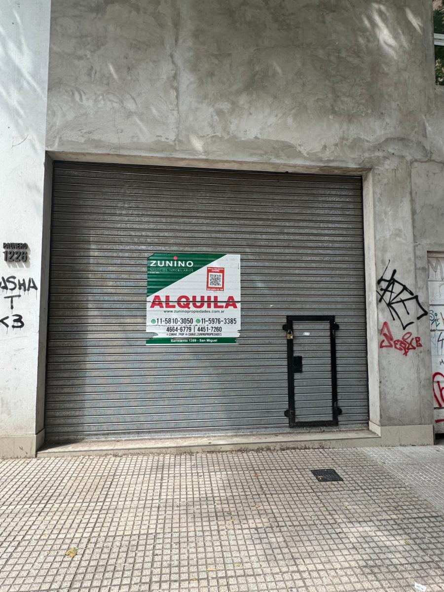 Excelente local con muy buena ubicación