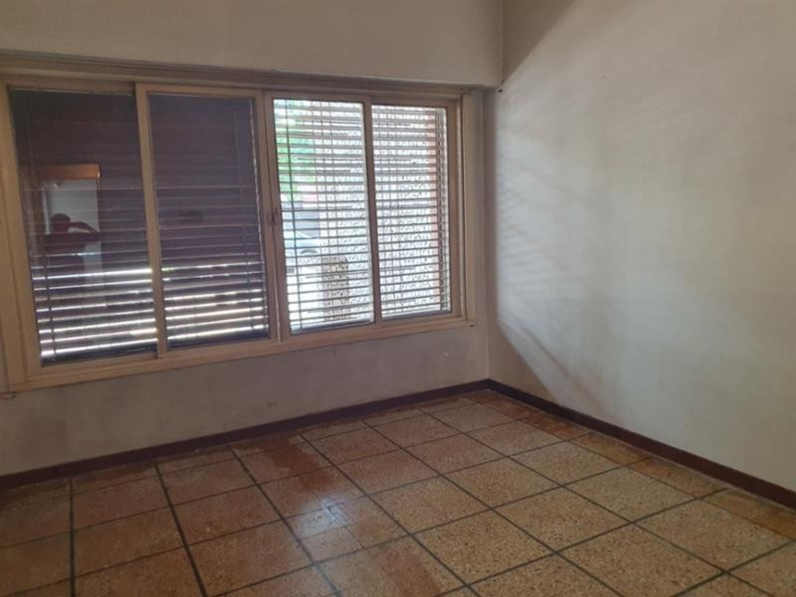 Defensa 1700 · Morón — foto 7