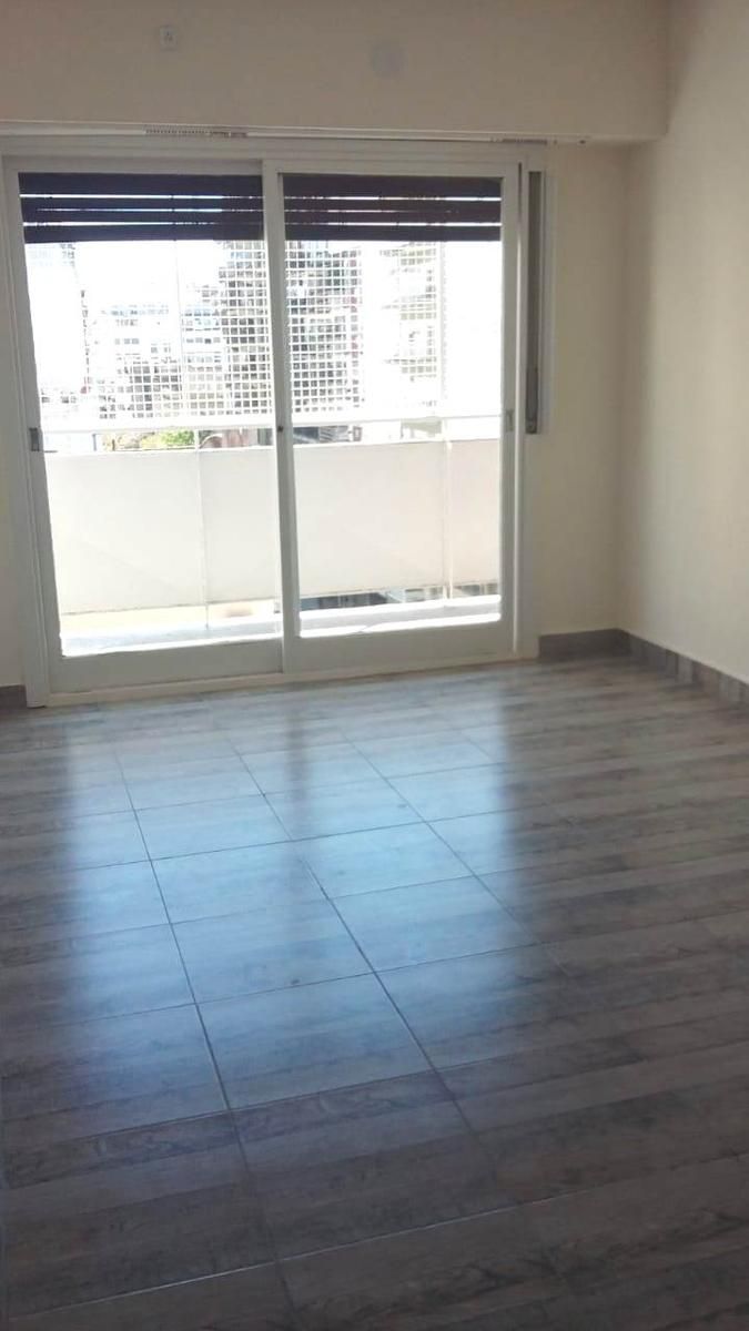 SE VENDE DPTO 4 AMB. AL FRENTE CON BALCON