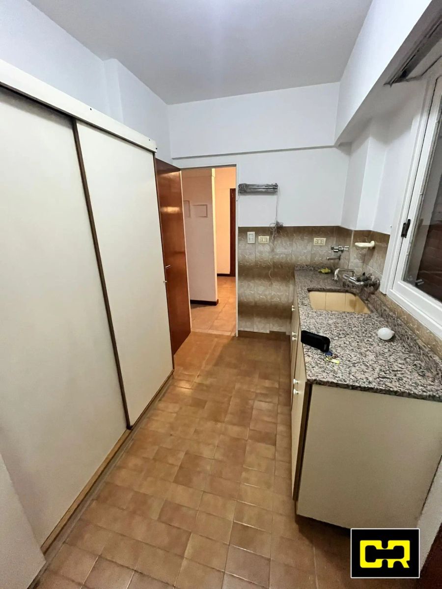 Departamento 4 ambientes al frente con balcon.