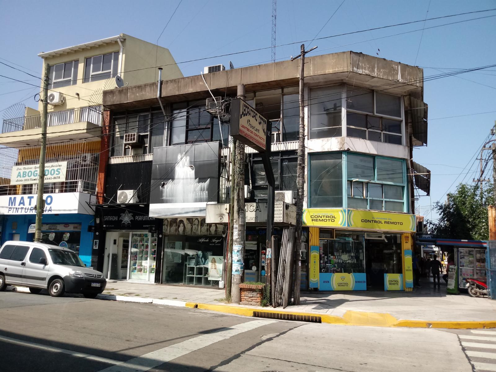OFICINA PROFESIONAL EXCELENTE UBICACIÓN   2° piso por escalera