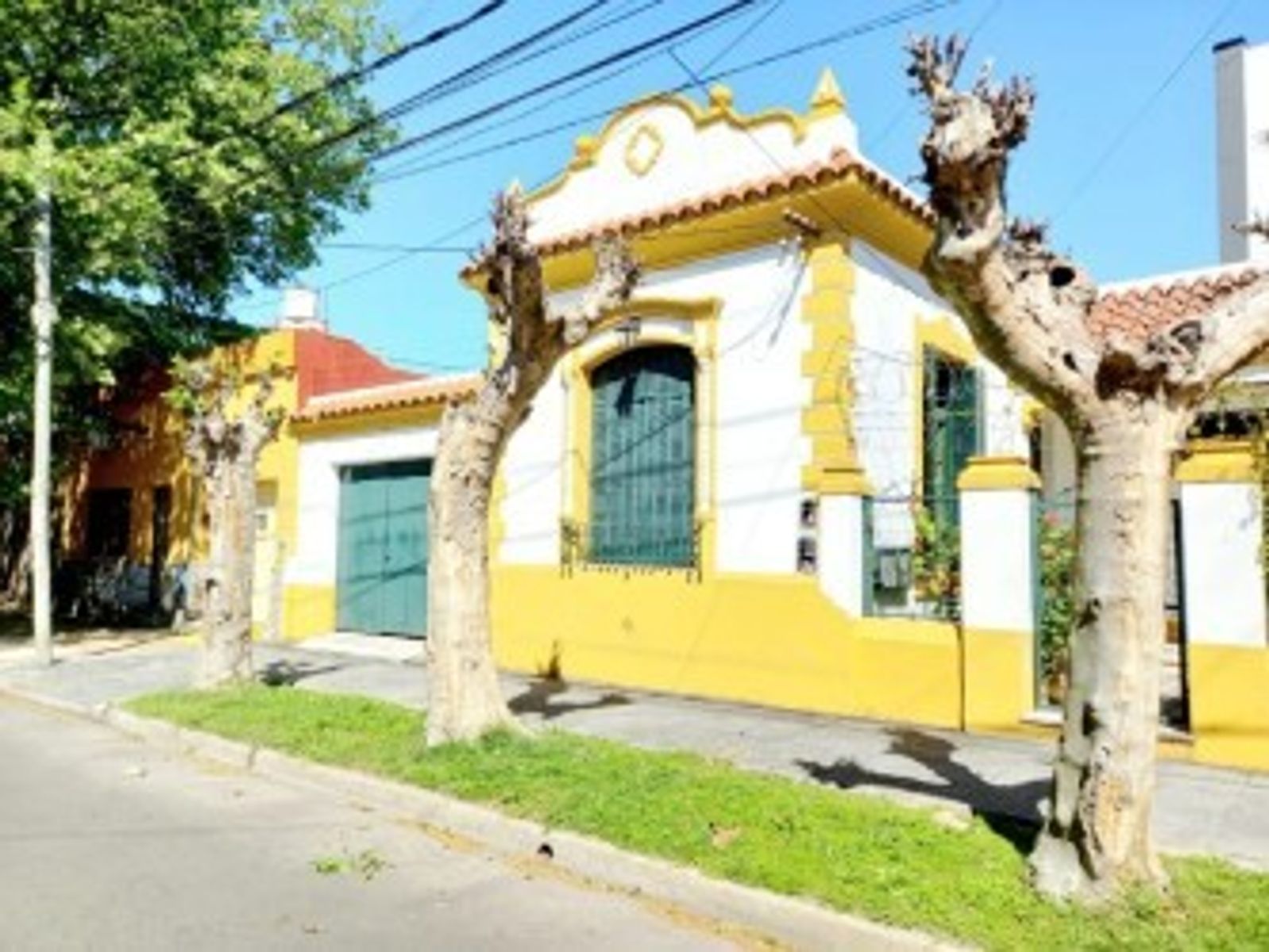 VENTA CHALET 6 AMBIENTES CON JARDIN,TERRAZA Y COCHERA CIUDADELA