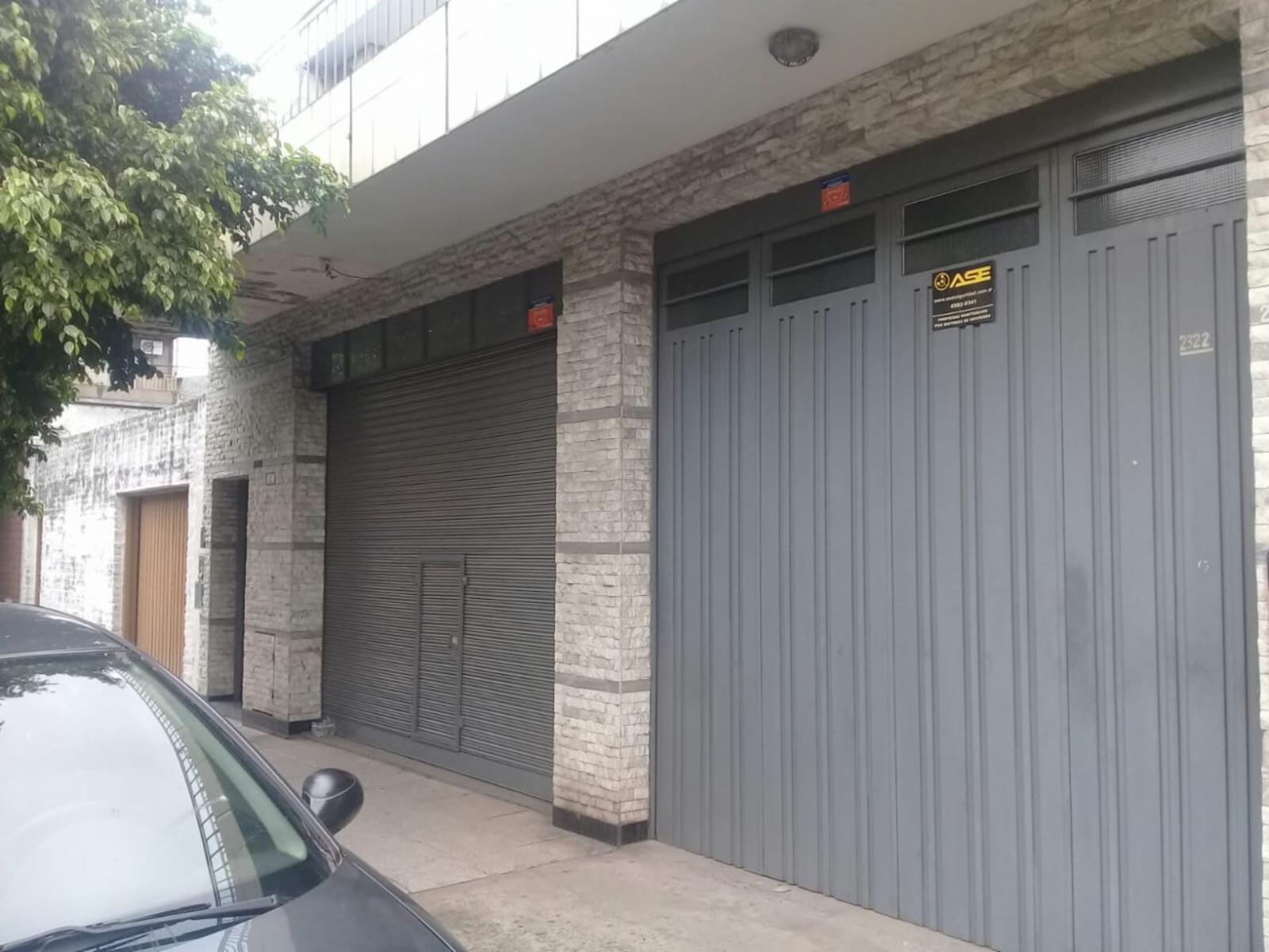 Casa de 3 amb con locales