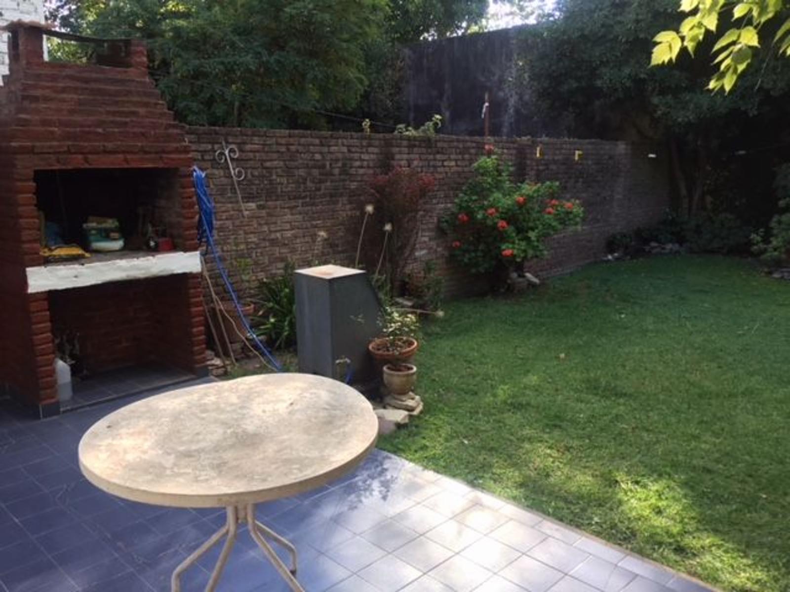 Berlin 1200 · Almirante Brown — foto 16
