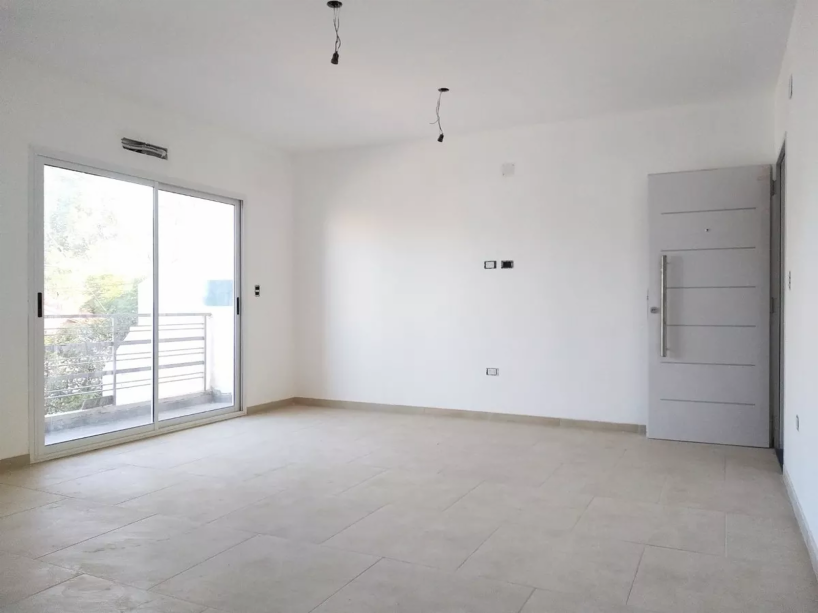 EXCELENTE DEPARTAMENTO DE 2 AMBIENTES EN VENTA AL FRENTE - VILLA LUZURIAGA