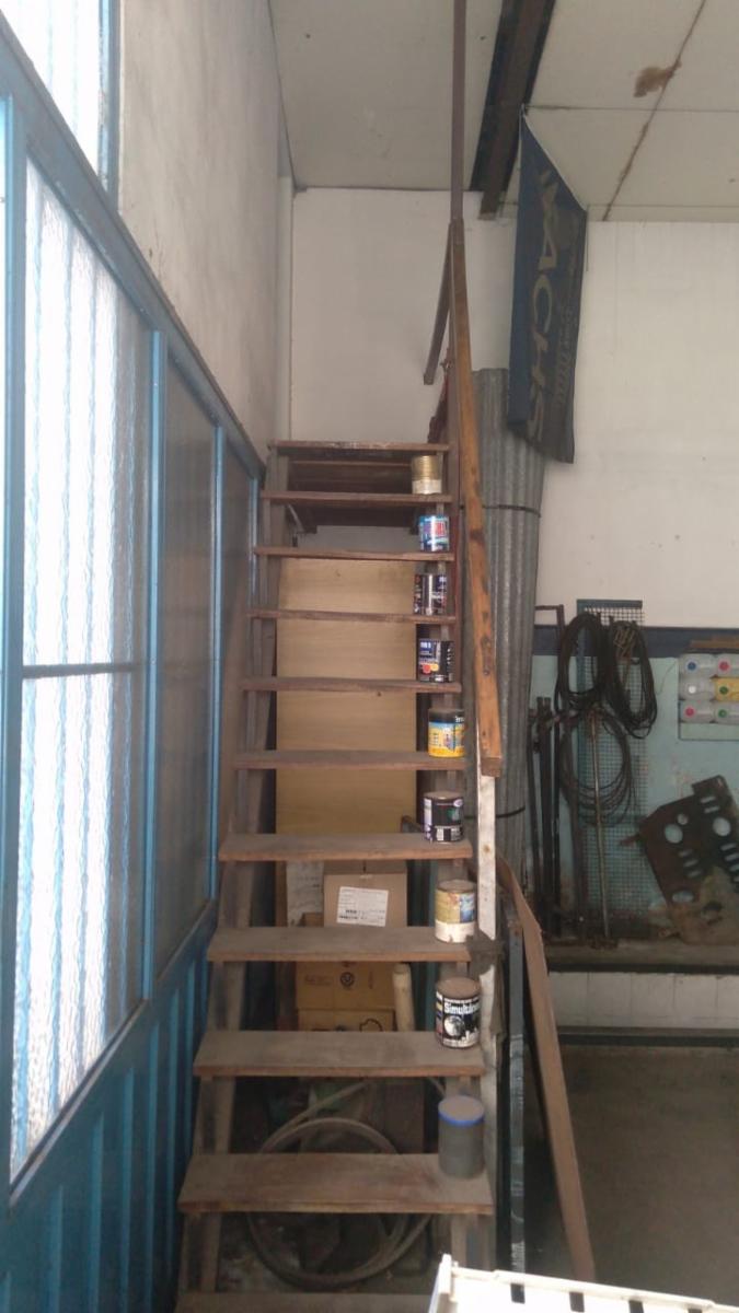 EXCELENTE GALPON 224 Mts2 EN VILLA BALLESTER IDEAL DEPOSITO o TALLER DEL AUTOMOTOR