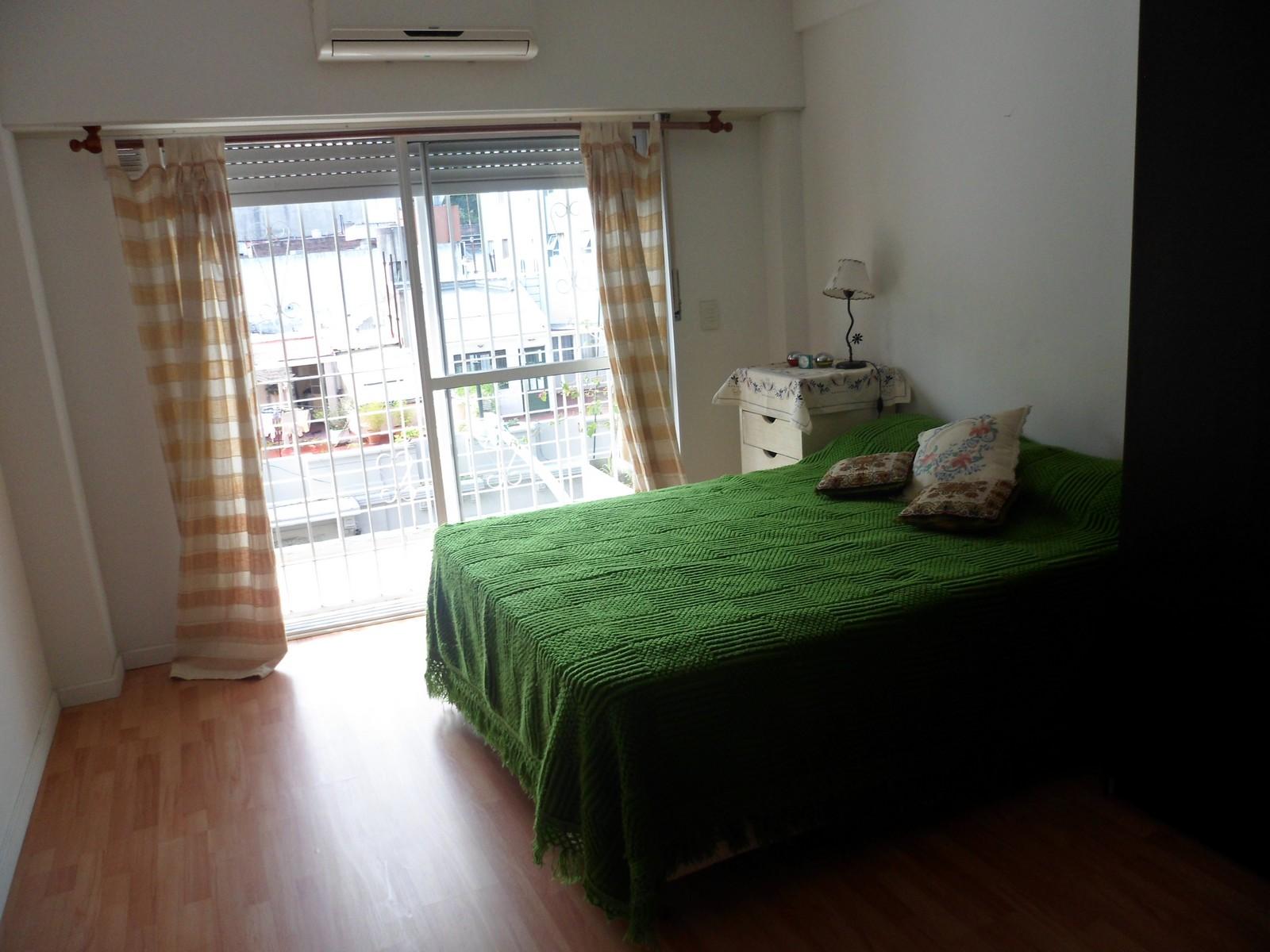 Monoambiente Amplio con Cocina a Gas. Balcon.
